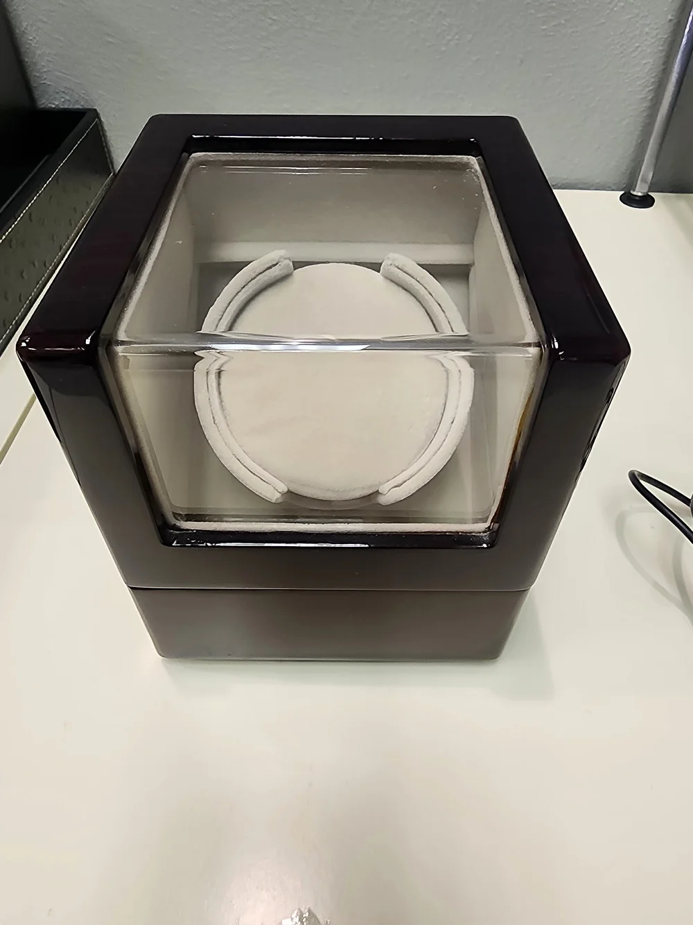 Wooden Watch Winder in Dark Brown with Clear Display